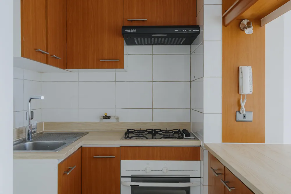 Cocina con horno y campana, Amunátegui 573