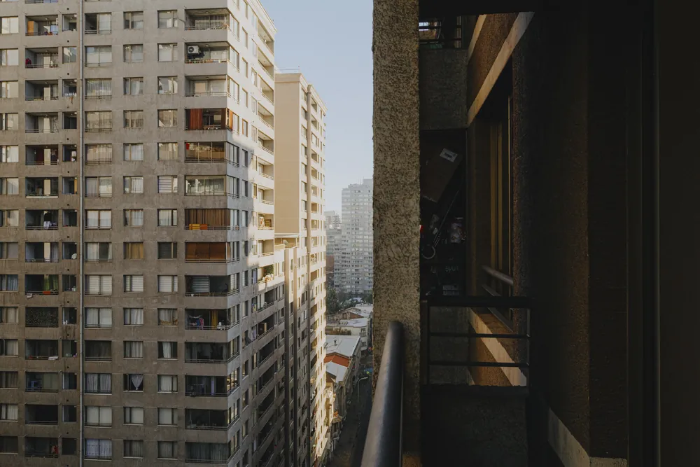 Vista a los edificios del sector, departamento Amunátegui 573