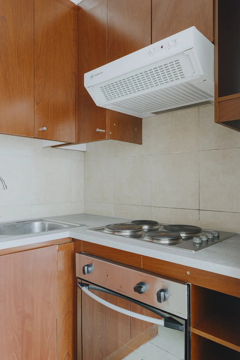 Cocina con campana y encimera, Av. Vicuña Mackenna 881