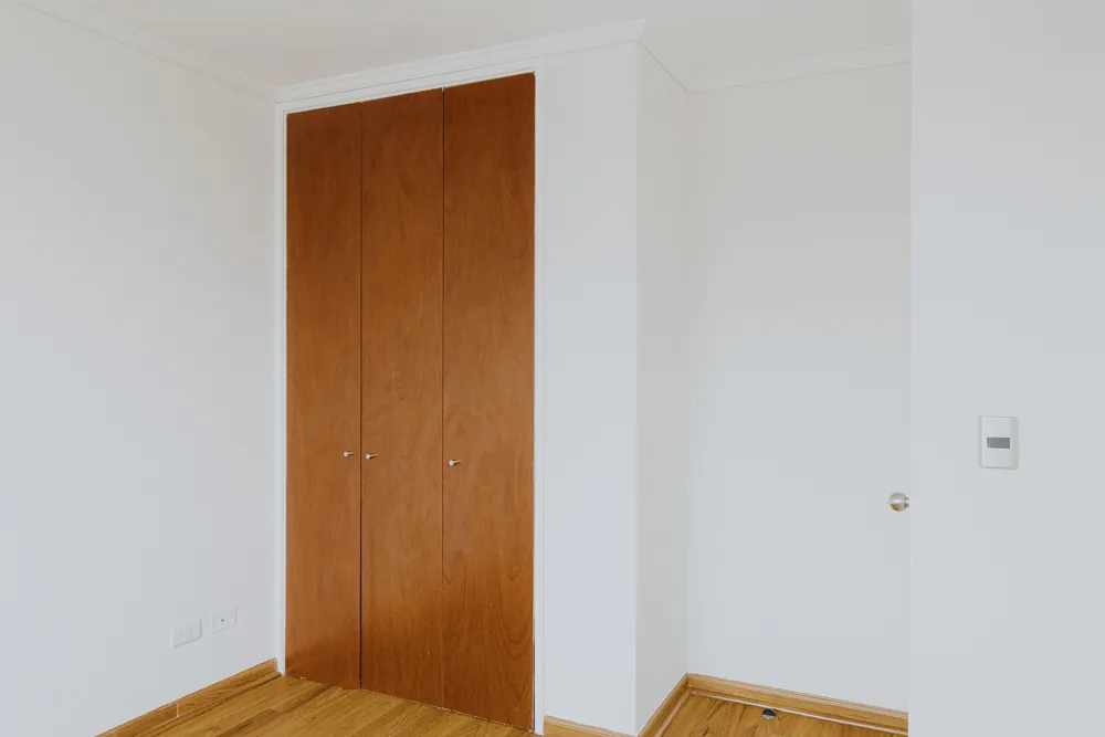 Clóset del dormitorio, departamento Av. Vicuña Mackenna 881