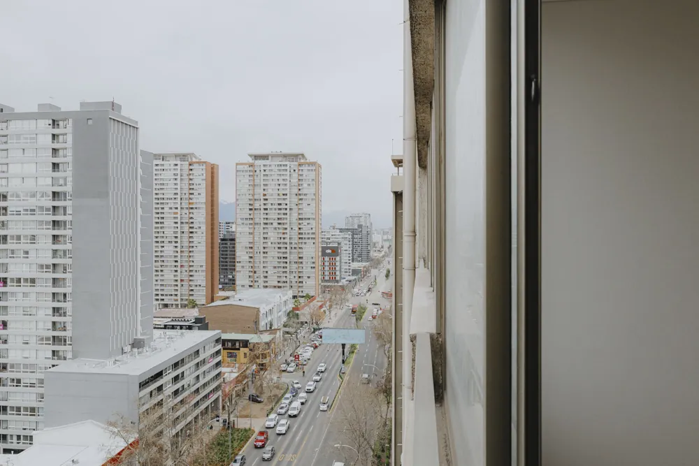 Vista a la ciudad desde el piso 16, departamento Av. Vicuña Mackenna 881