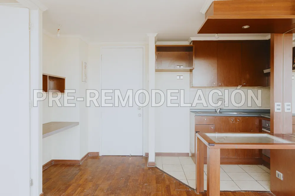 Cocina vista desde el living, departamento Av. Vicuña Mackenna 881