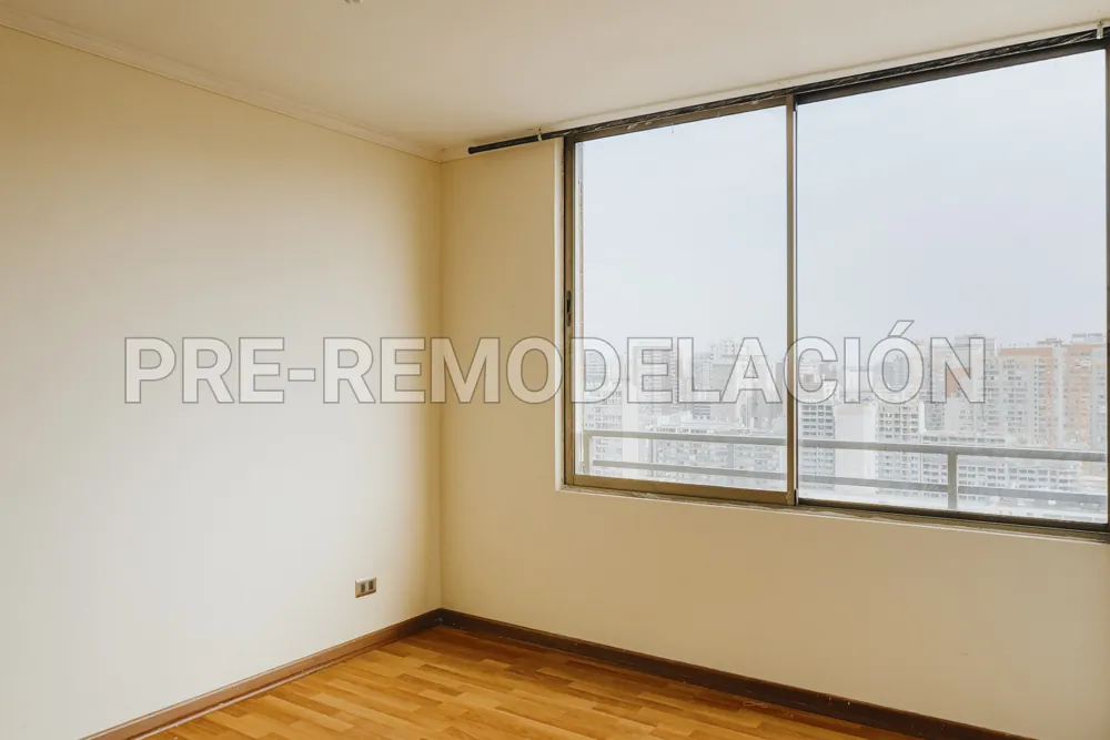 Segundo dormitorio con ventana, departamento Av. Vicuña Mackenna 881