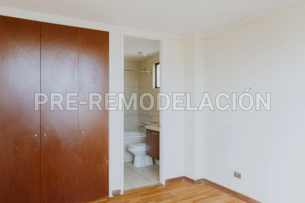 Clóset y baño, departamento Av. Vicuña Mackenna 881