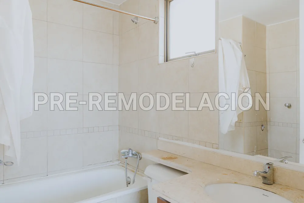 Segundo baño con tina, departamento Av. Vicuña Mackenna 881