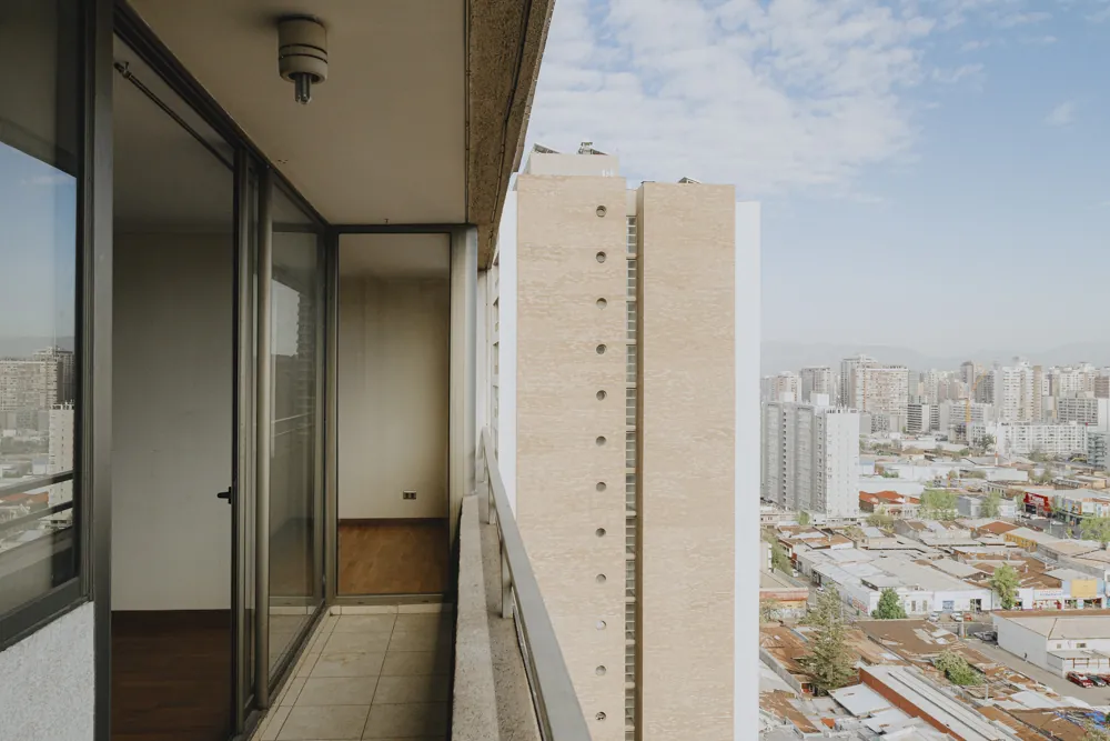Terraza con vista, departamento Av. Vicuña Mackenna 881