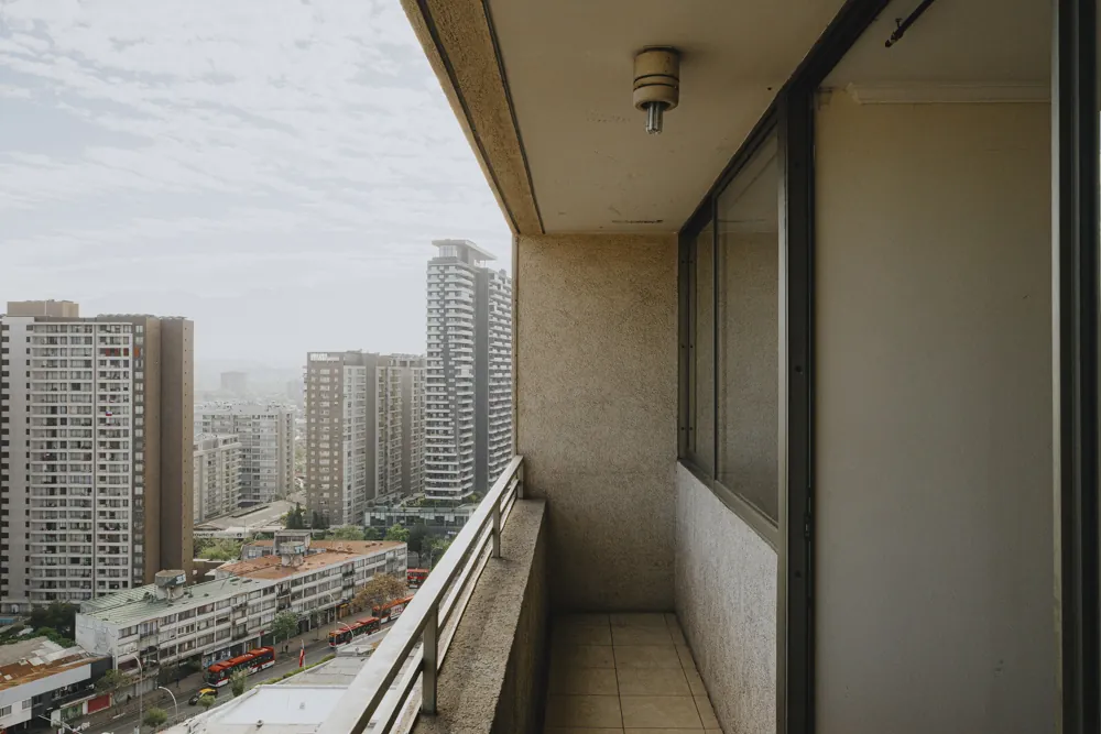 Terraza, otra vista, departamento Av. Vicuña Mackenna 881