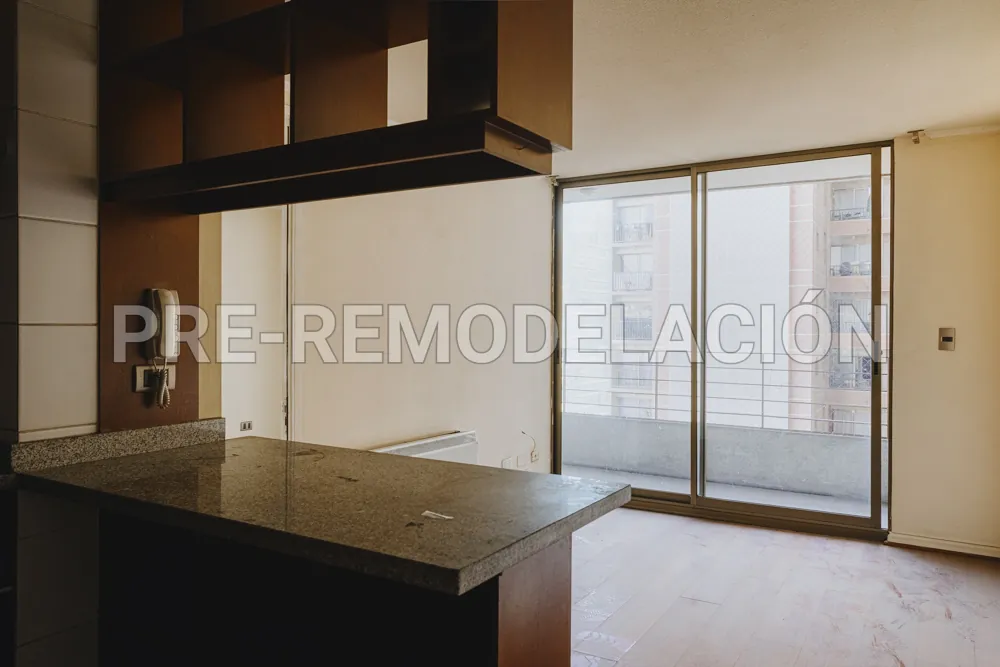 Living con ventanal y cocina con barra, Bandera 898