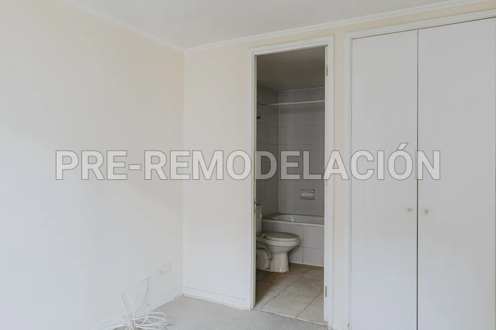 Clóset y baño en suite, departamento Bandera 898