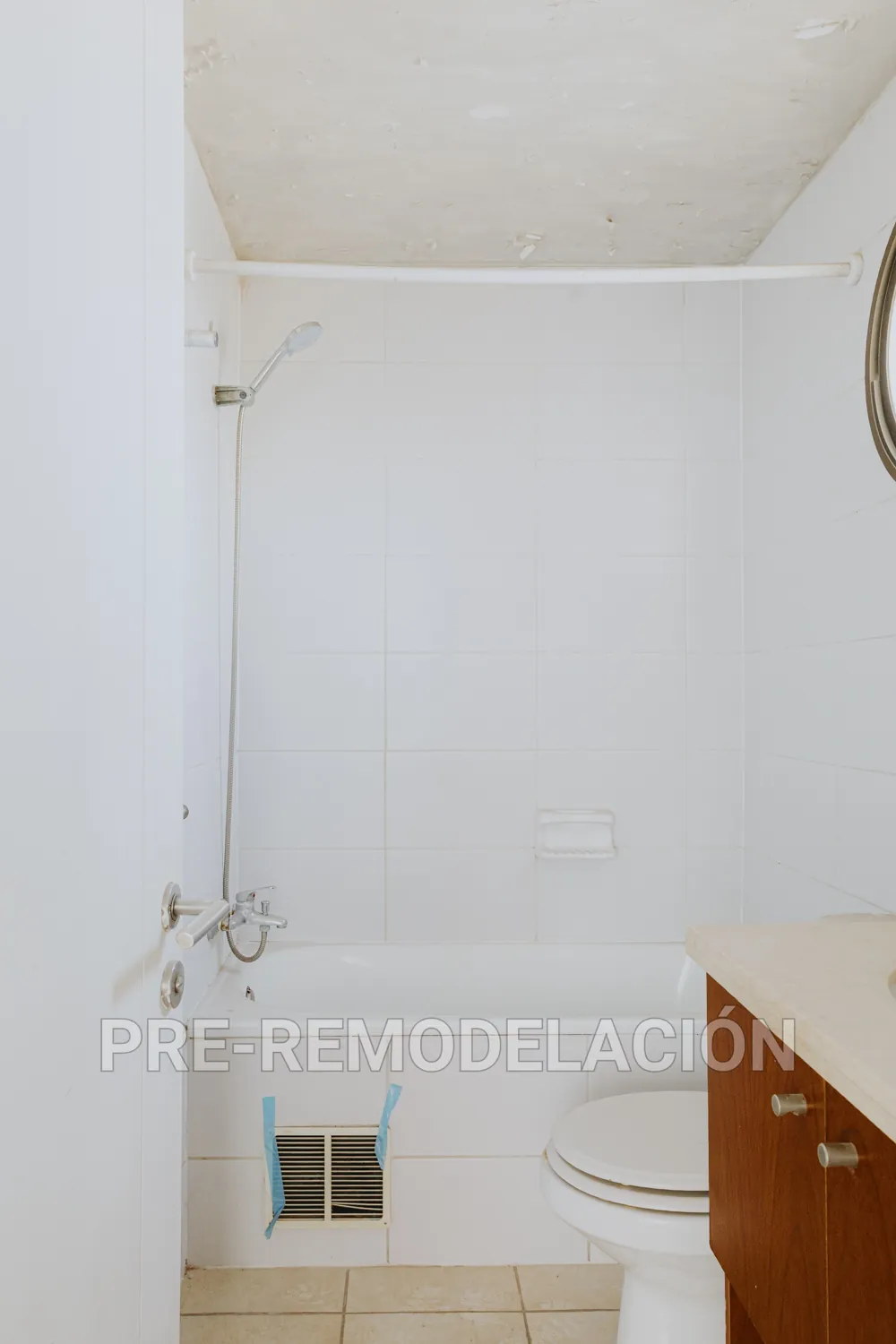 Segundo baño con tina, departamento Bandera 898