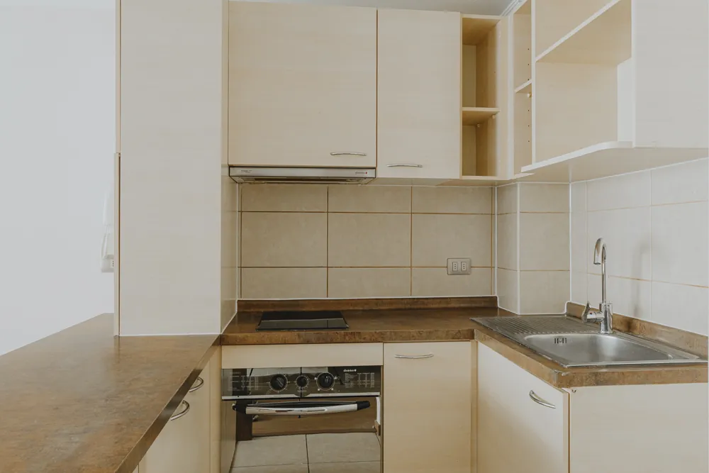Cocina con horno y lavaplatos, Carmen 297