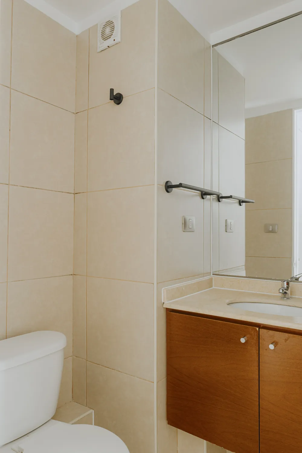 Baño con lavamanos, departamento Carmen 297