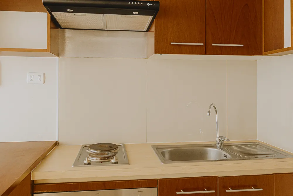 Cocina: encimera y lavaplatos, departamento Carmen 616