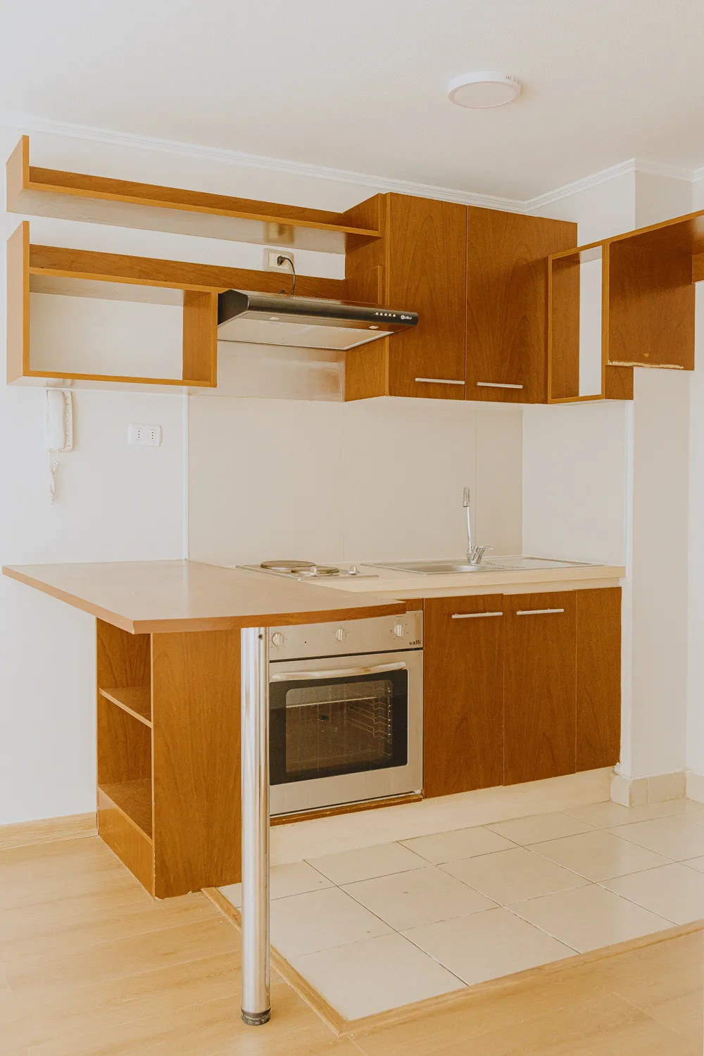 Cocina con horno, departamento Carmen 616