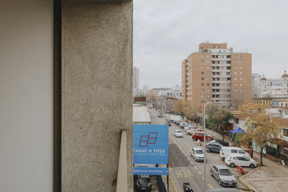 Terraza con vista a la avenida, departamento Coquimbo 1331
