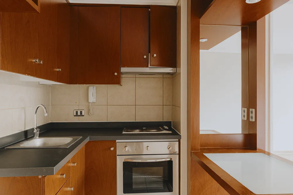 Cocina equipada con horno, Eleuterio Ramírez 1024
