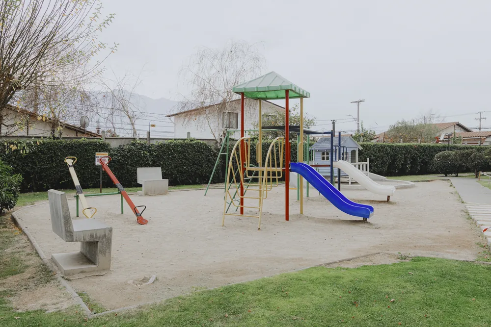 Juegos infantiles del condominio, departamento Escuela Agrícola 1710
