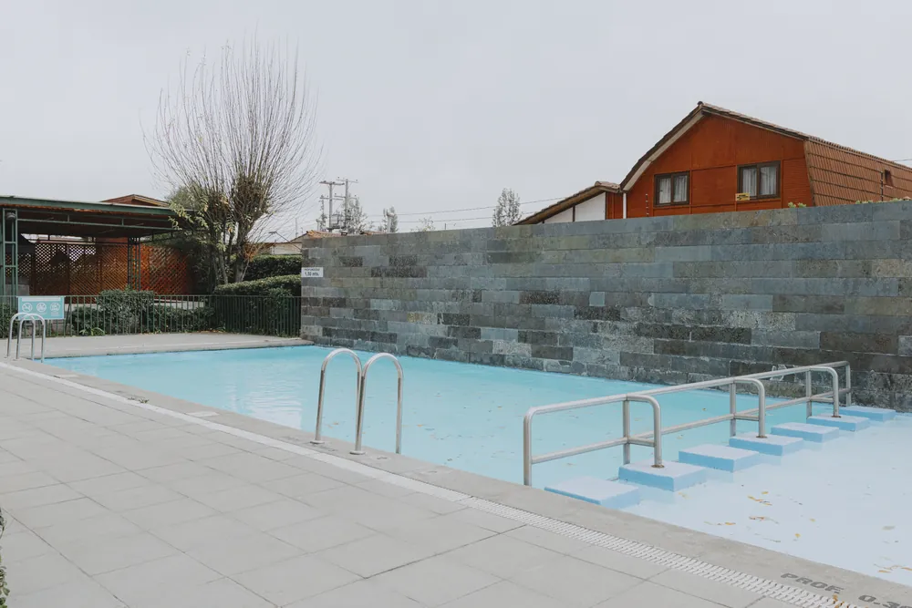Piscina del condominio, departamento Escuela Agrícola 1710