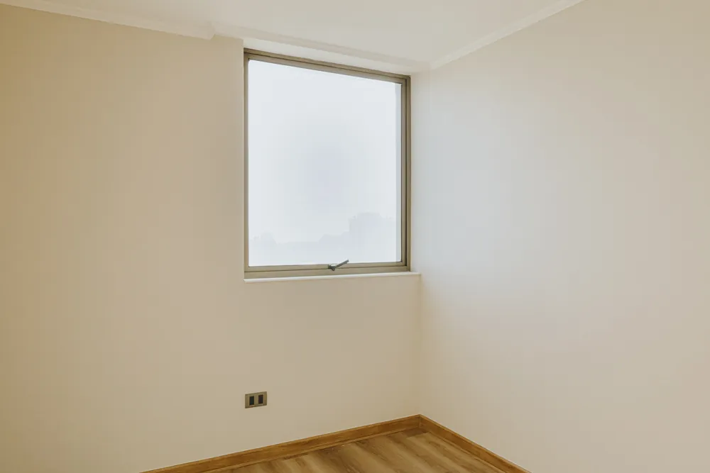 Segundo dormitorio con ventana, departamento Mapocho 1450