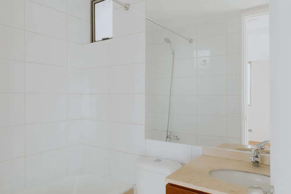 Baño, otra vista, departamento Mapocho 1450