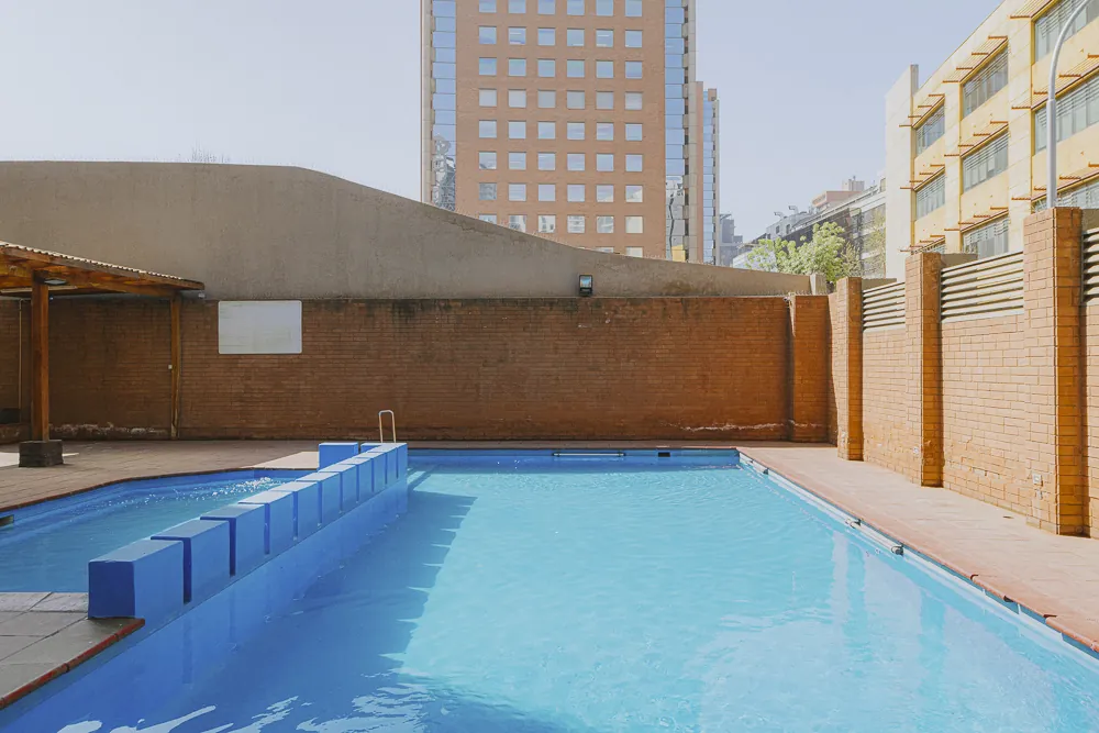Piscina, otra vista, departamento Mapocho 1450
