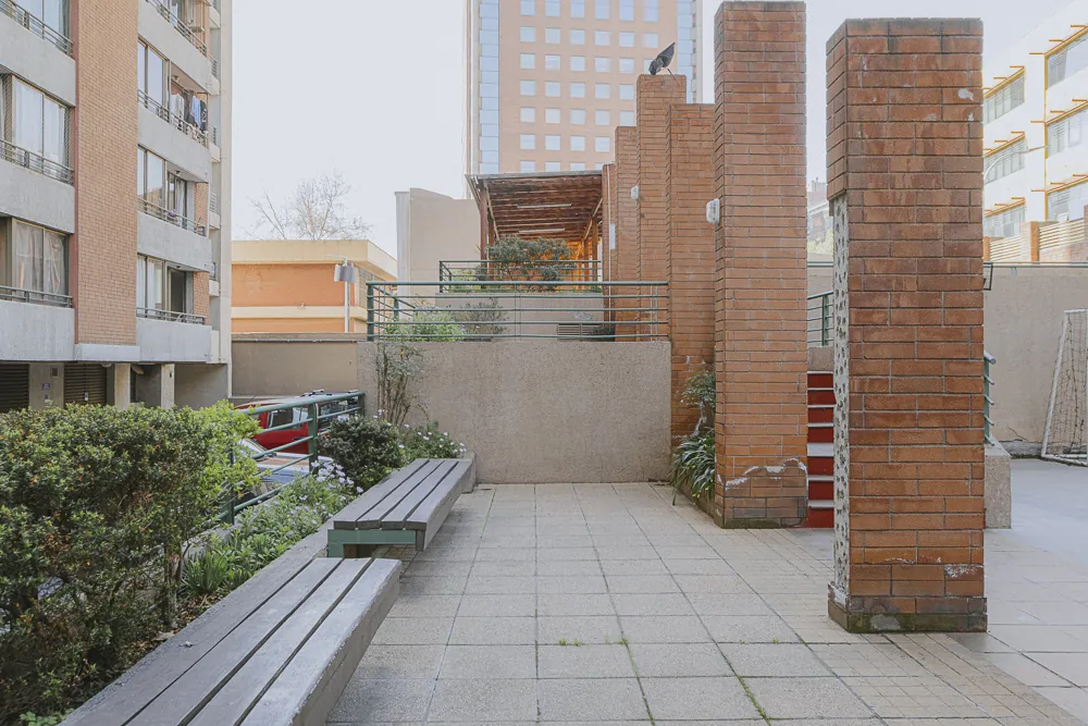 Patio y áreas verdes, departamento Mapocho 1450