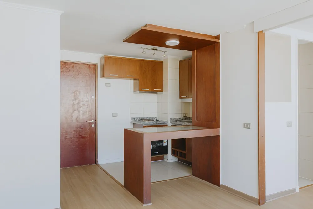 Cocina con barra, departamento Morandé 580