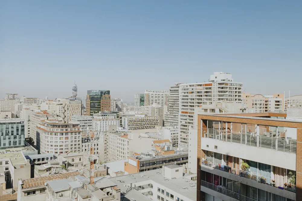 Vista a los edificios del sector, departamento Morandé 580