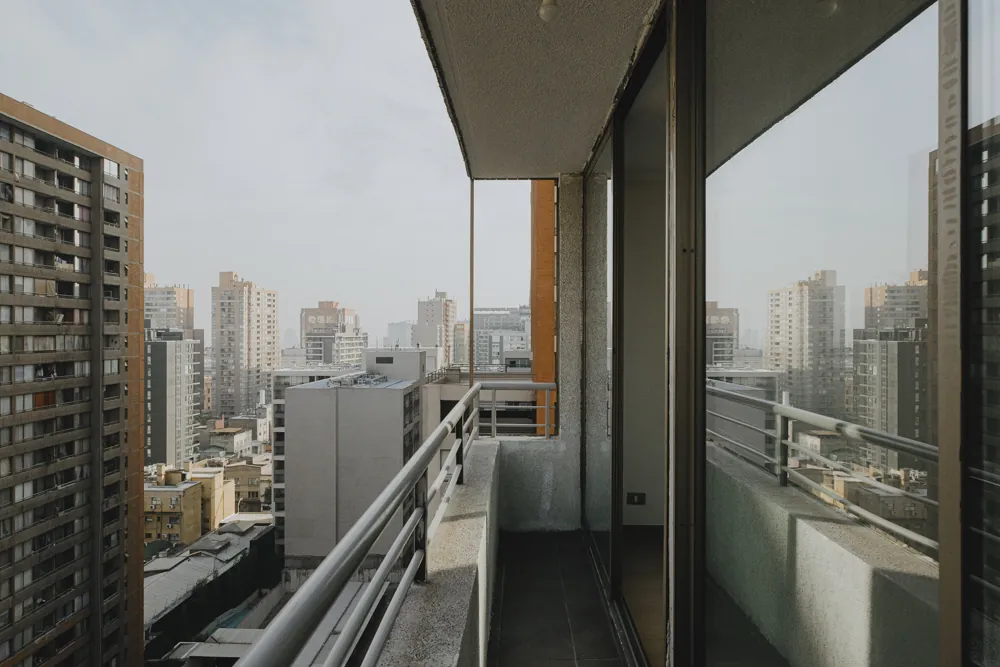 Terraza, otra vista, departamento Morandé 580