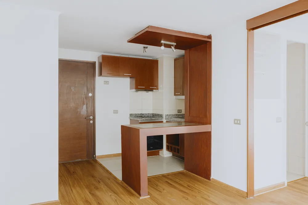Cocina con barra, departamento Morandé 580
