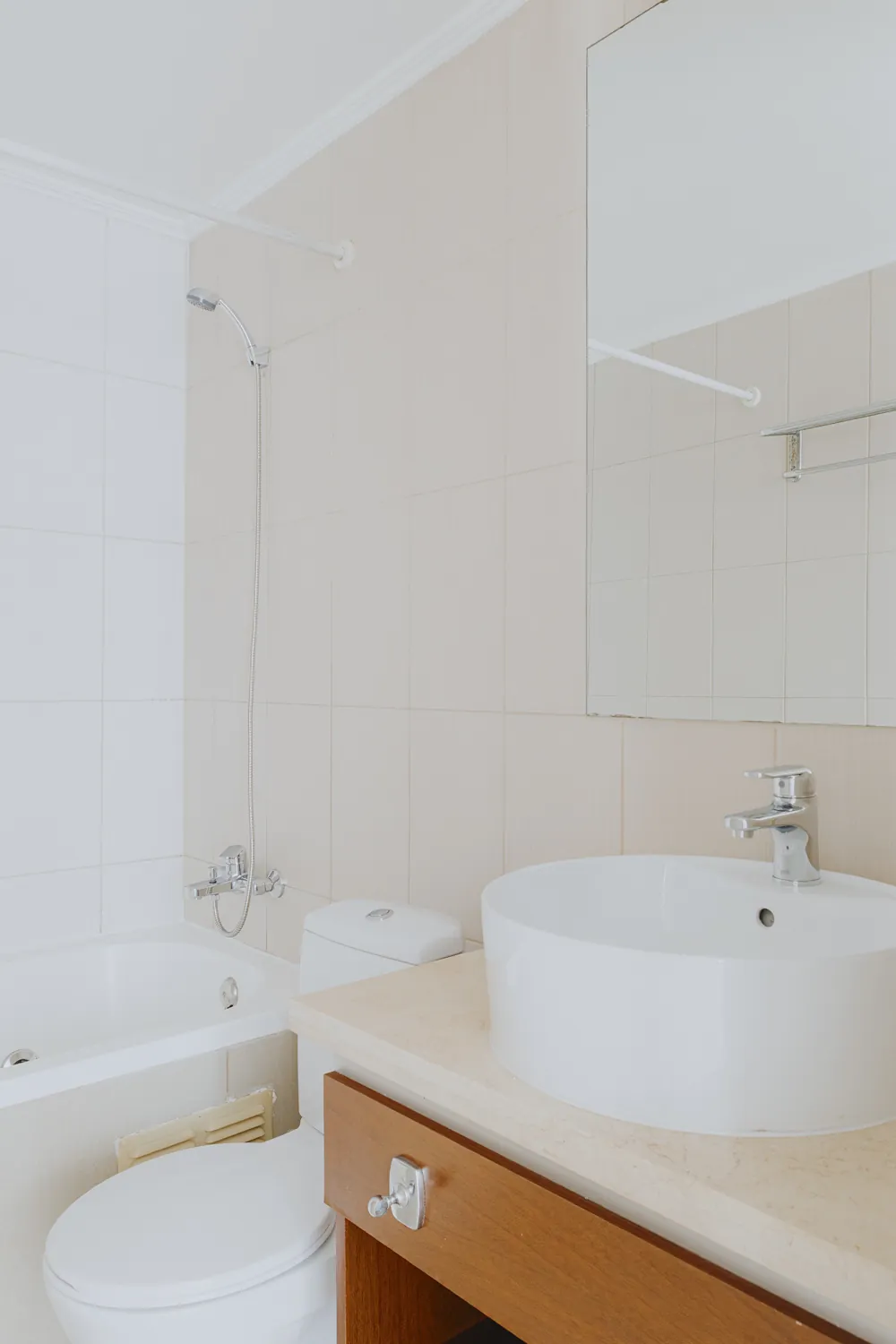 Baño con lavamanos, departamento Morandé 580