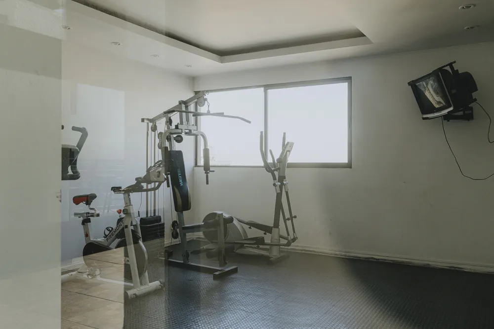 Gimnasio del edificio, departamento Morandé 580