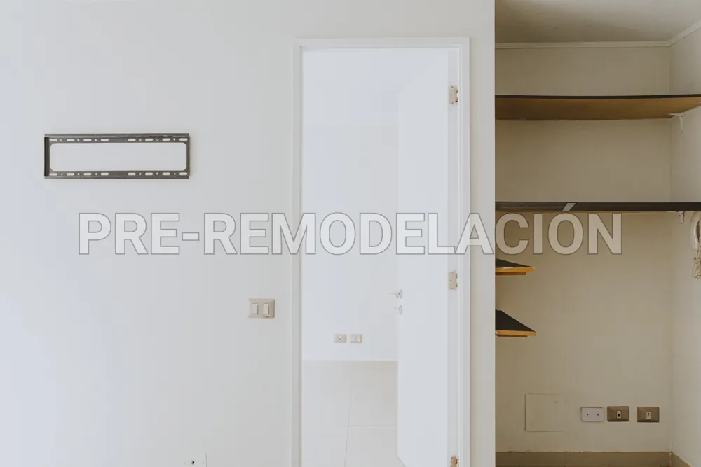 Acceso al dormitorio, departamento Morandé 626