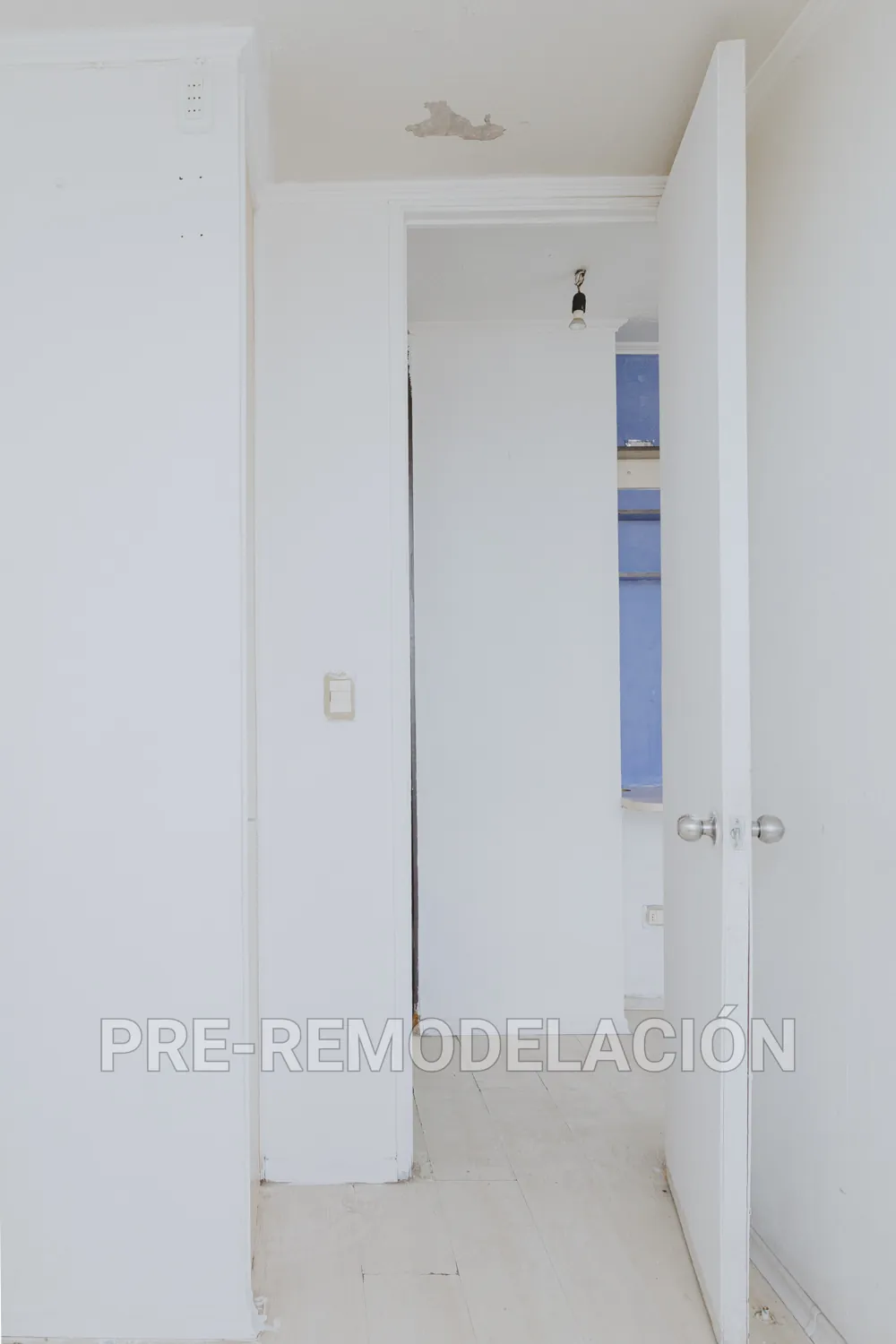 Pasillo y puertas, departamento Nataniel Cox 599