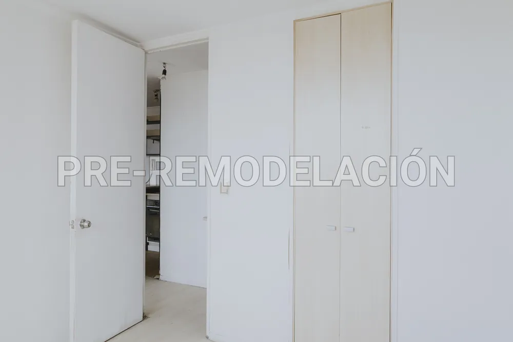 Clóset y acceso al baño, departamento Nataniel Cox 599
