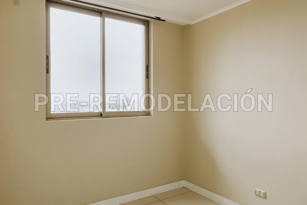 Dormitorio con ventana, departamento Portugal 990
