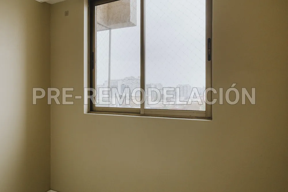 Dormitorio con ventana, otra vista, departamento Portugal 990