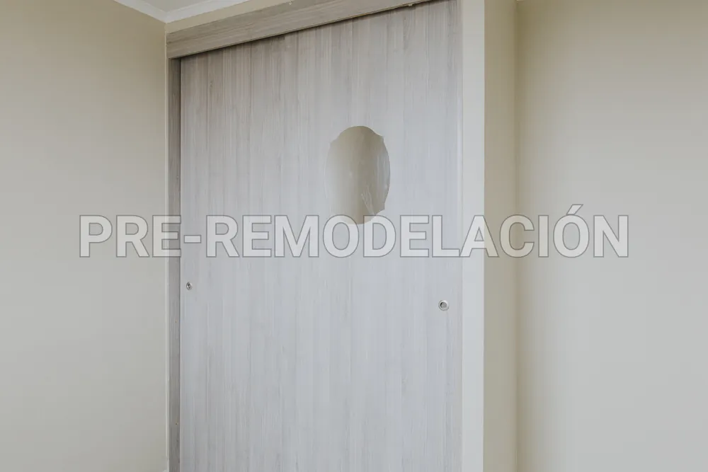 Clóset del dormitorio, departamento Portugal 990