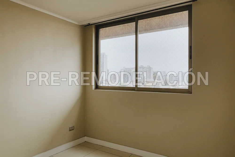 Segundo dormitorio con ventana, departamento Portugal 990