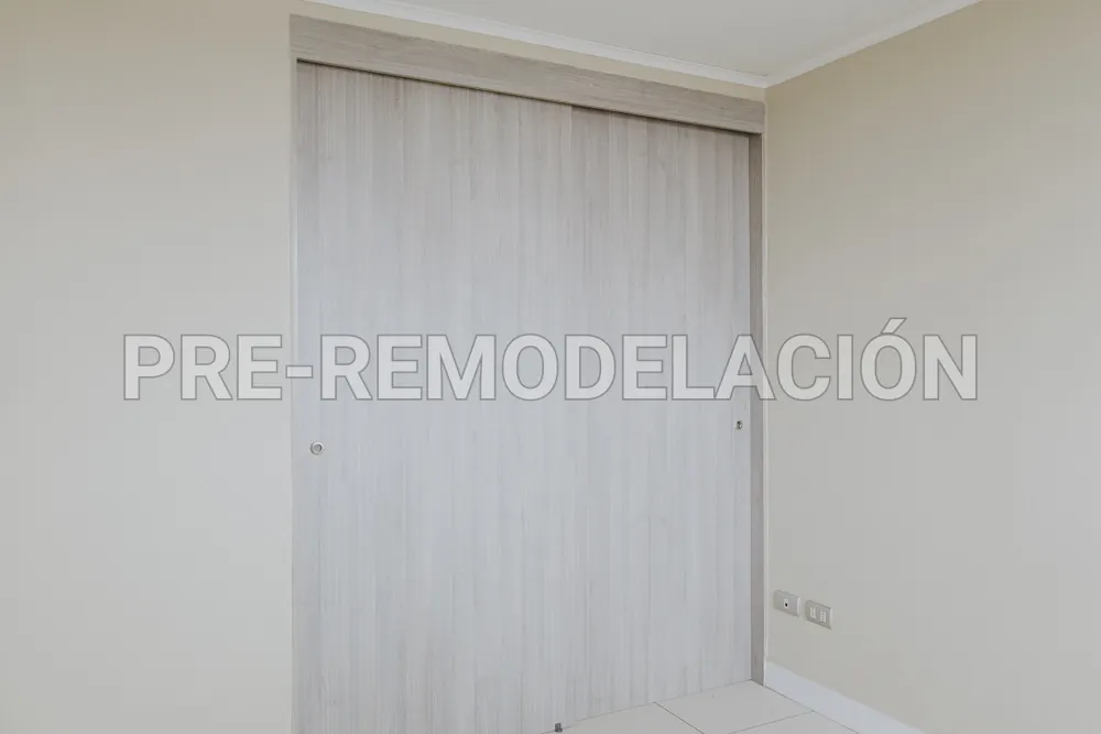 Clóset del segundo dormitorio, departamento Portugal 990