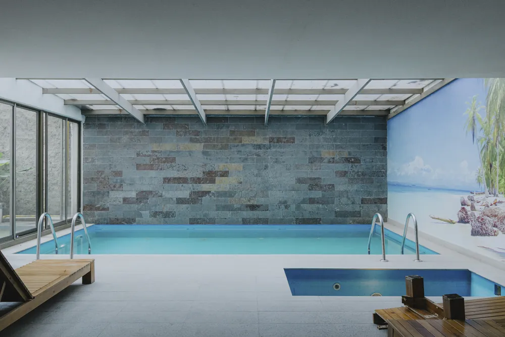 Piscina temperada del edificio, departamento Recoleta 877