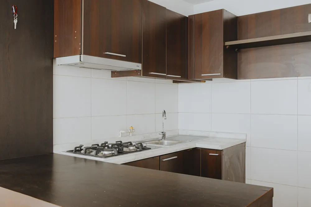 Cocina con lavaplatos y cubierta, departamento San Ignacio 633