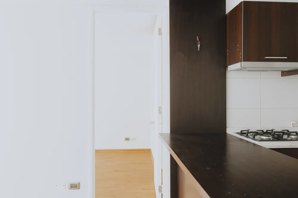 Acceso al dormitorio y cocina, departamento San Ignacio 633