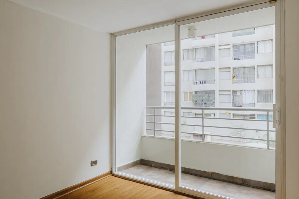 Dormitorio con ventanal a la terraza, departamento San Ignacio 633