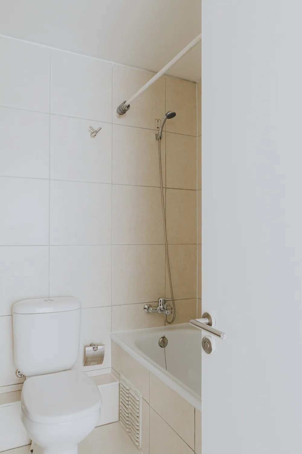 Baño con tina, departamento San Ignacio 633