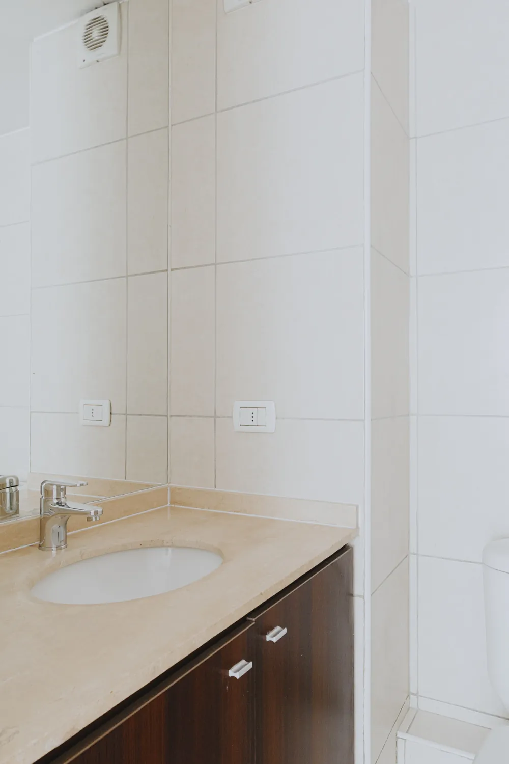 Baño con lavamanos, departamento San Ignacio 633
