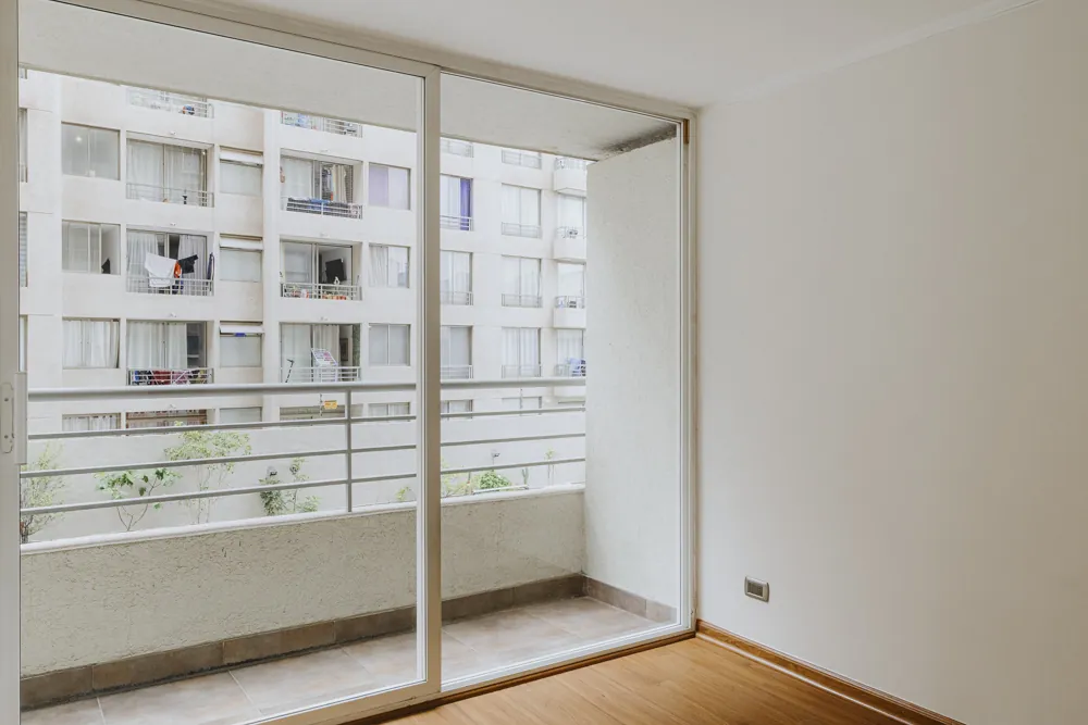 Segundo dormitorio con ventanal, departamento San Ignacio 633