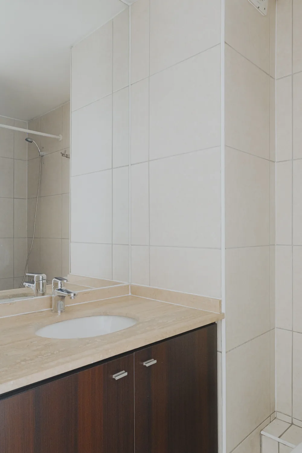 Segundo baño con lavamanos, departamento San Ignacio 633
