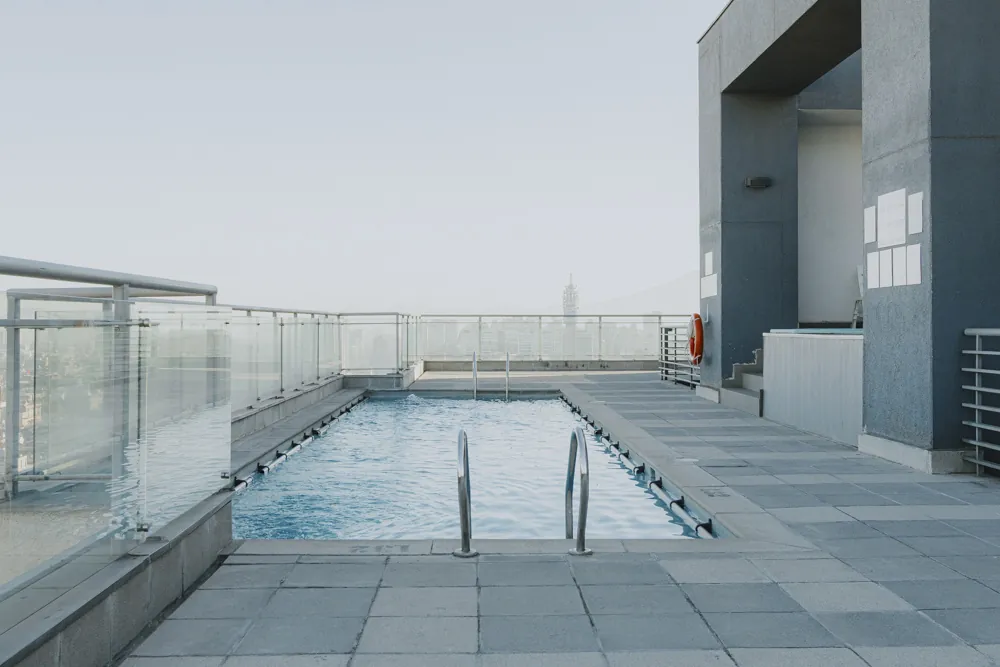 Piscina y terraza común, departamento San Ignacio 633
