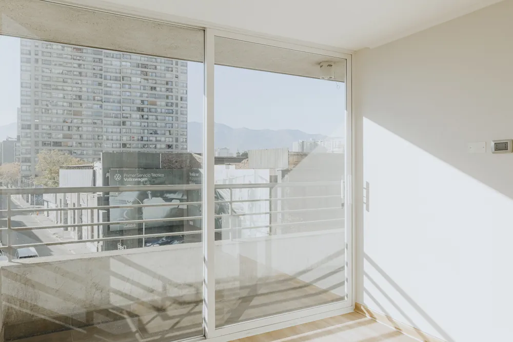 Dormitorio con vista a la ciudad, departamento San Ignacio 633